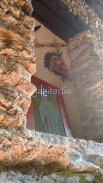 Foto ccf3ef46-29fd-4d3b-957e-44a5f4f26ae2. Casa adossada a Teixeira (A)