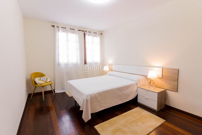 Foto ca44e9a3-7d3c-4ddb-98d7-5a09bbbdfa10. Rent flat with heating parking in Cuatro Caminos Santander