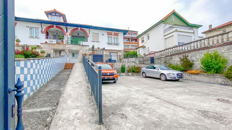 Foto 9a5d49e4-efbf-431d-b82c-2044f3ae6328. Casa aparellada amb calefacció aparcament a Cuatro Caminos Santander