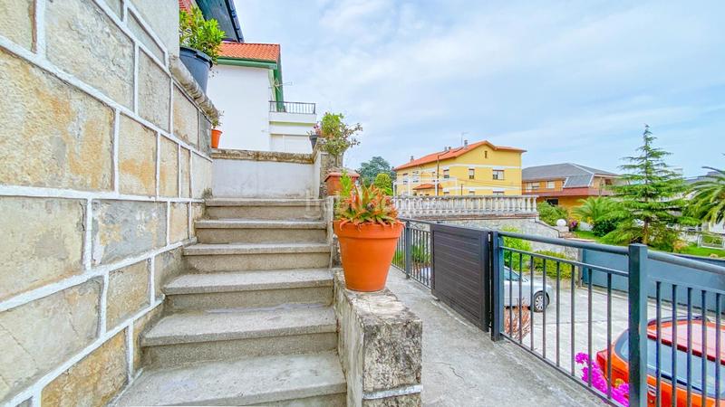Foto ee3f2738-f542-4e6e-8279-7820a1ca6855. Casa aparellada amb calefacció aparcament a Cuatro Caminos Santander