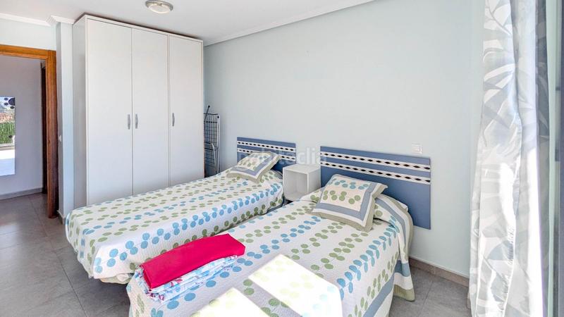 Foto 7d489def-4cd7-483a-975e-1c4e7f6e9a5f. Alquiler planta baja bajo con jardín frente a la ría de suances en Cudón en Miengo