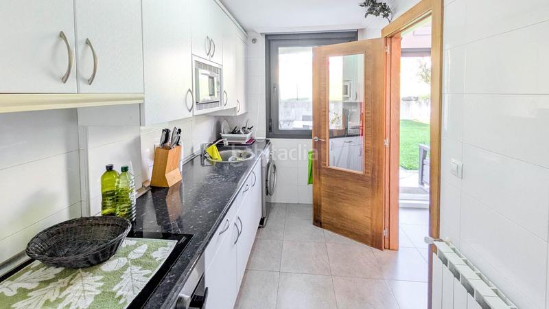 Foto edb592e3-3135-4220-8f55-a7864cca52b5. Alquiler planta baja bajo con jardín frente a la ría de suances en Cudón en Miengo