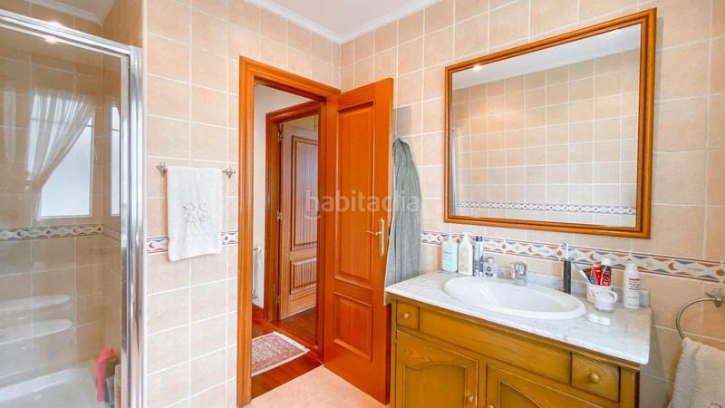 Foto 9df0d6b4-ec69-4ea5-a4e2-2b8e9f13b234. Casa adossada amb calefacció aparcament a Maoño - Azoños Santa Cruz de Bezana