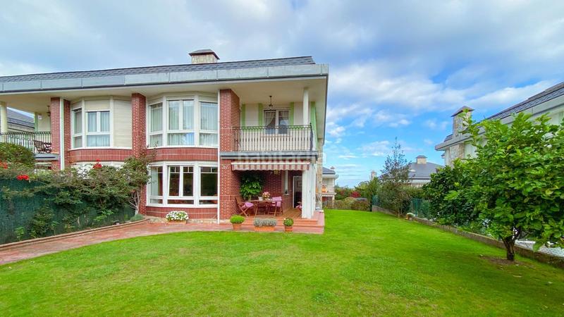 Foto ec8f9801-d19b-496f-9dca-6d2a39849284. Casa adossada amb calefacció aparcament a Maoño - Azoños Santa Cruz de Bezana