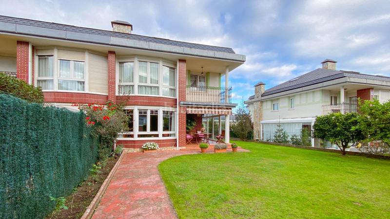 Foto ffe09d44-6e5e-47ba-af98-564d40e1c6e1. Casa adossada amb calefacció aparcament a Maoño - Azoños Santa Cruz de Bezana