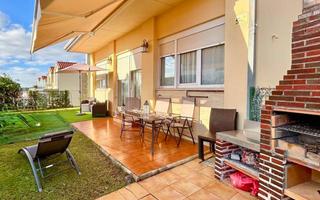 Rent House in Boo. Alquiler de temporada en boo de piélagos con jardín