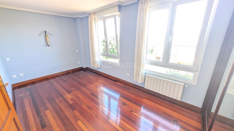Foto 10061f7d-5363-4383-8d88-bf00fc3d639f. Casa aparellada amb calefacció aparcament a Muriedas Camargo