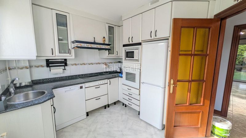 Foto f6d3077d-1bc1-48b3-a275-0ffe2c41d5a1. Casa aparellada amb calefacció aparcament a Muriedas Camargo