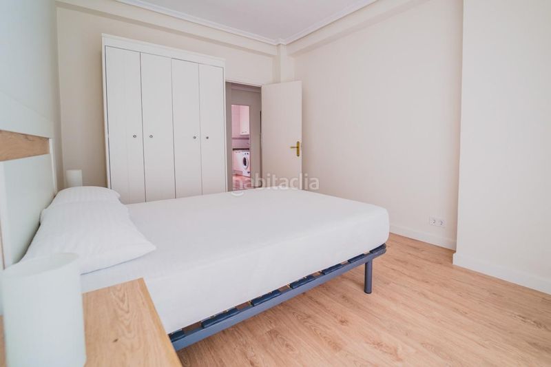 Foto c4253bc8-a699-4a10-a577-713af9e5c2ed. Rent flat with heating in Cuatro Caminos Santander