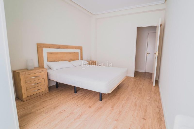 Foto d6d58cb0-a846-45f9-835c-27b1f90aaa0d. Rent flat with heating in Cuatro Caminos Santander
