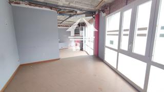 Local Comercial  Avinguda de la costa brava. Local comercial tipo duplex en figueres semi-centro.