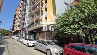 Local Comercial  Joncols. Gran local con altillo en figueres !!