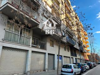 Local Comercial  Agudes. Gran local comercial situado en girona  zona sta. eugenia !!