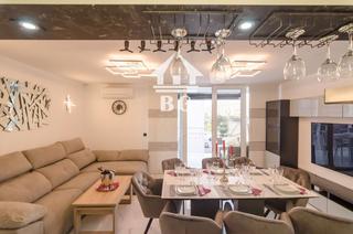 Pis  Arribau. Impecable apartamento con vistas despejadas,