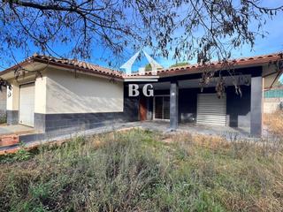 Xalet  Riu turia. En venta chalet  en una planta en la goba  vidreres !!