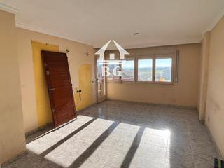 Àtic  Pous i pages. Piso ático  de 4 dormitorios en venta, cerca del centro de figue