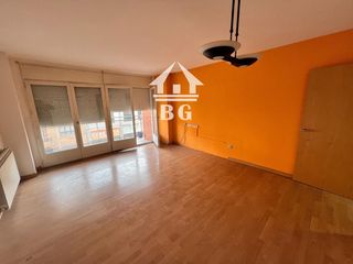 Appartement  Barcelona. En venta amplia vivienda de 3 dormitorios en ripoll !!