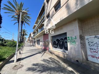 Local Comercial  Llevant. En venta gran local comercial centro de malgrat de mar.