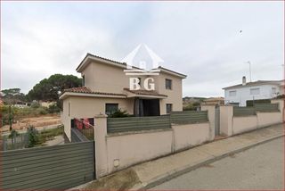 Xalet  Lluna. En venta chalet unifamiliar en urb. la goba  vidreres !!