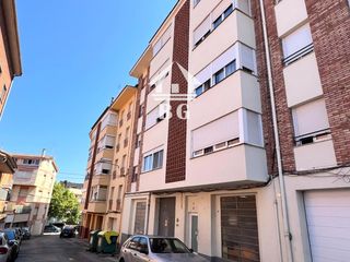 Etagenwohnung  Eveli barnadas. En venta piso 3 dormitorios cerca centro de olot !!