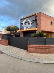 Xalet  Bosch. En venta espectacular casa con licencia turística y piscina priv