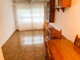 Appartement à Llefià. Piso con ascensor  de 3 dormitorios en muy buen estado de conser