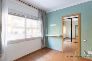 Piso en Llefià. Bonita planta baja compuesta por dos salones y 3 habitaciones  d