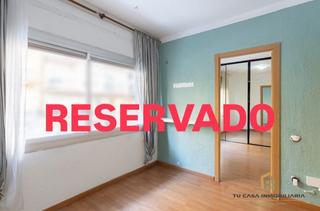 Appartement à Llefià. Bonita planta baja compuesta por dos salones y 3 habitaciones  d
