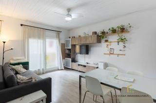 Appartement à Llefià. Piso junto a la ronda de sant antonio con 2 balcones, patio y tr