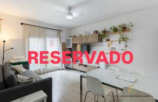 Appartement à Llefià. Piso junto a la ronda de sant antonio con 2 balcones, patio y tr