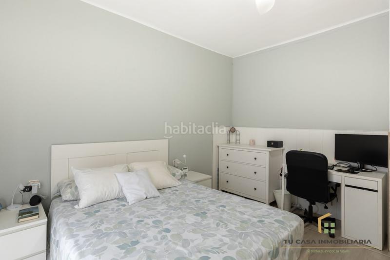 Foto 3293fc1d-208a-43a4-8151-70841fbdc028. Piso  junto a la ronda de sant antonio con 2 balcones, patio y trastero en Badalona