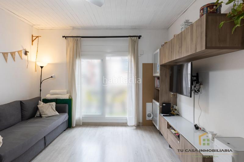 Foto 55416ac9-3329-4b72-b1a1-53ff4998329d. Piso  junto a la ronda de sant antonio con 2 balcones, patio y trastero en Badalona