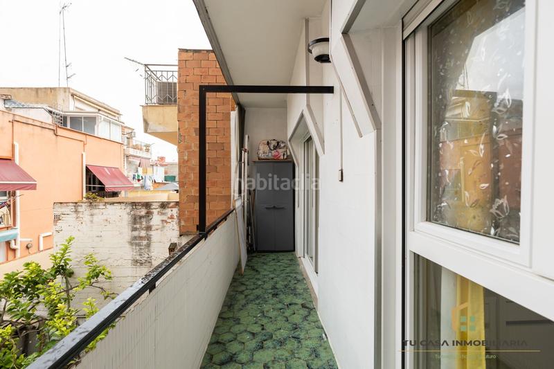 Foto a5a2cb56-75a2-47ea-aea9-152cb939151c. Piso  junto a la ronda de sant antonio con 2 balcones, patio y trastero en Badalona