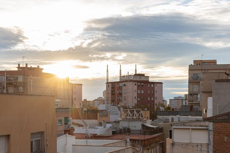 Foto 128728b3-9b7f-4ff9-8e18-db10f101ee46. Àtic amb calefacció a Llefià Badalona