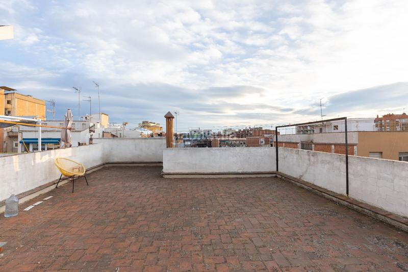 Foto 565d9352-27da-4d6c-89a9-6ce8dd1a3ab5. Àtic amb calefacció a Llefià Badalona