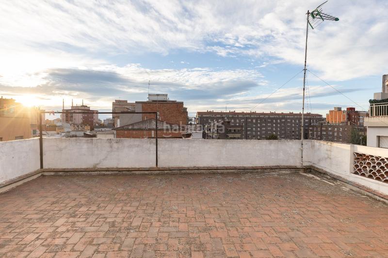 Foto 6f27f3f2-c50e-4227-a64d-c7b90205cfca. Àtic amb calefacció a Llefià Badalona