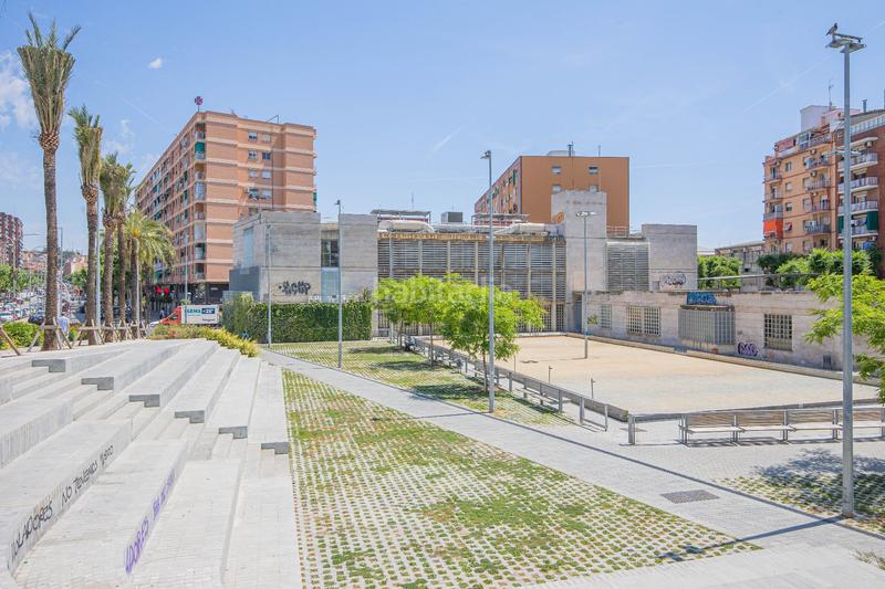 Foto bbb4a3be-ce75-471f-bd6f-a97ef019b0d1. Àtic amb calefacció a Llefià Badalona