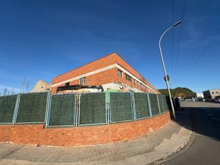 Nau industrial a Zona Industrial. Fabulosa nave esquinera en zona industrial de rubí