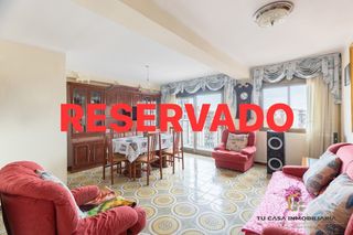Piso en Llefià. Maravillosa vivienda completamente exterior en la calle mare de