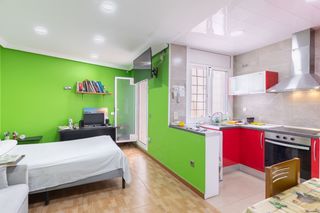 Apartment in Fondo. Estudio en venta en calle de milà i fontanals