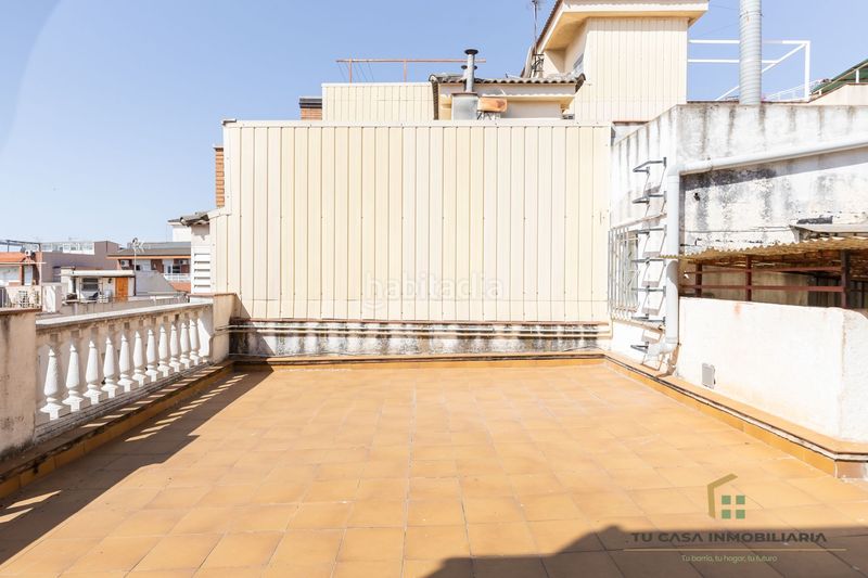 Foto b38dc15f-64b8-4d02-904d-e9598122dd3a. Casa amb calefacció a Bufalà Badalona