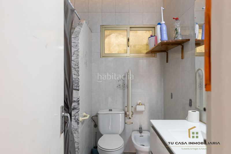 Foto da74084b-ff27-40f8-a3f7-86cccd5ae1c0. Casa amb calefacció a Bufalà Badalona