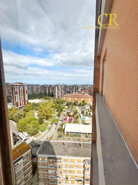 Foto e0863e95-5e9d-40a4-87af-c1b186aba3a6. Piso en Pumarín Gijón