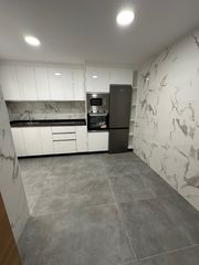 Location Appartement  Rúa serra de queixa. ¡vivienda recién reformada en pleno centro de la ciudad!
