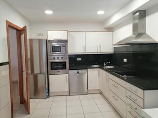 Pis a Carrer de la indústria 47. Piso de 90m2 en el semicentro vic