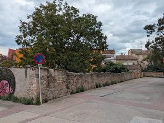 Building in Carrer de sant pere 34. Edifici darrera l'hospital de la santa creu