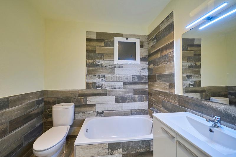 Foto e23dcd87-b4ba-4810-8572-b05fb49e48e0. Location rez-de-chaussée avec cheminée chauffage dans Vic