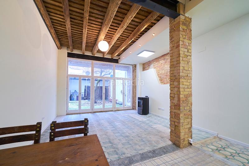 Foto 32bca422-520a-4d55-91e5-09a25b392103. Rent ground floor with fireplace heating in Centre Vic