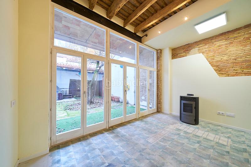 Foto 4b64ba80-e639-41f5-a78a-fb520b7282cc. Rent ground floor with fireplace heating in Centre Vic