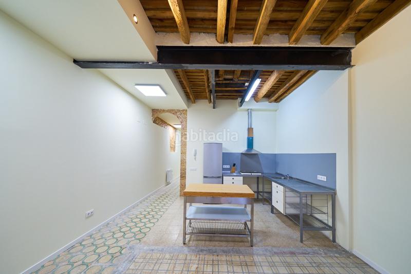 Foto 80007d5e-522b-4965-8767-3a71070ad560. Rent ground floor with fireplace heating in Centre Vic